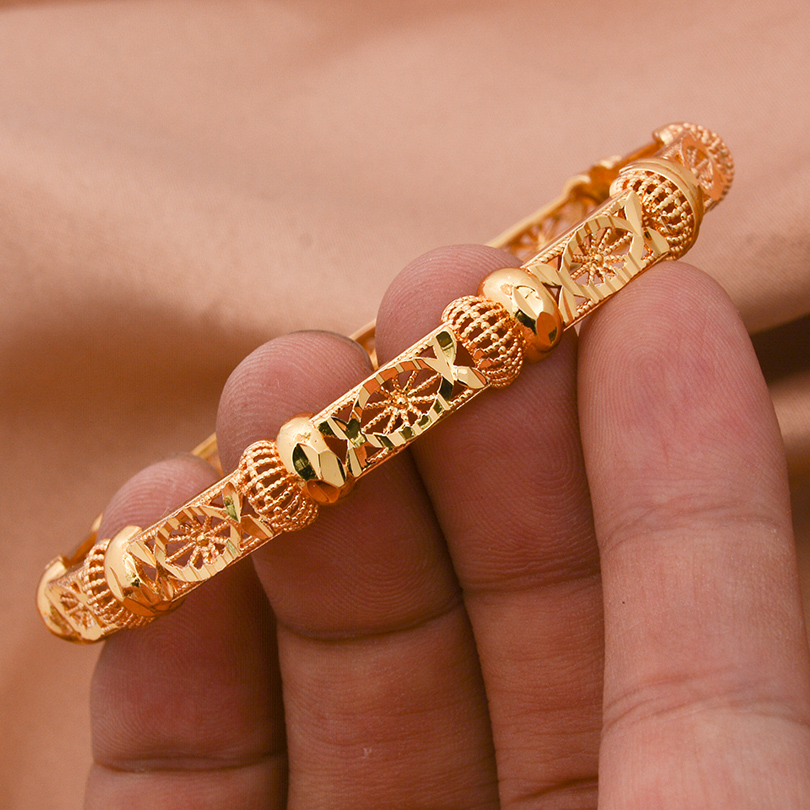 Ethnic Fashion Dubai - Brazalete de malla ondulada con baño