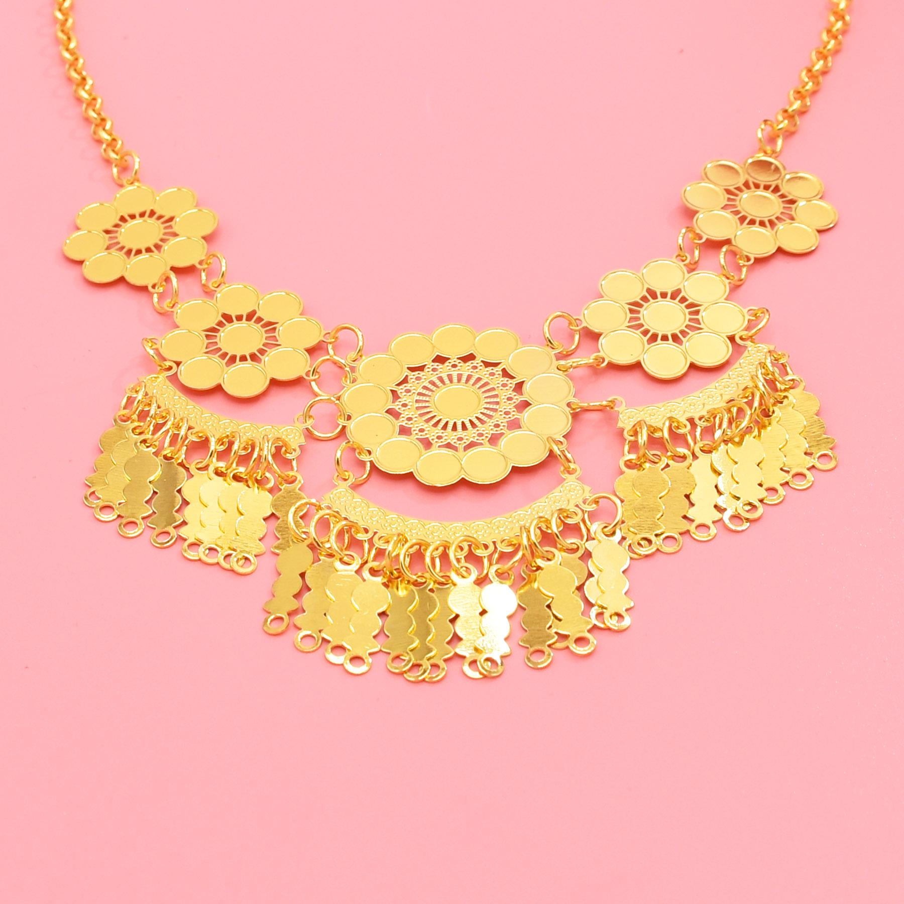 Collar con colgantes de flores - Ethnic Fashion Dubai reseña y precio